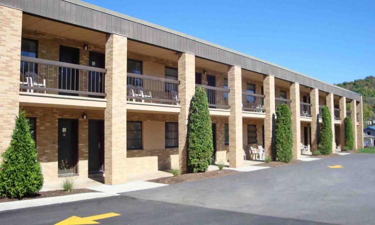 Penn Wells Lodge Wellsboro Exterior photo